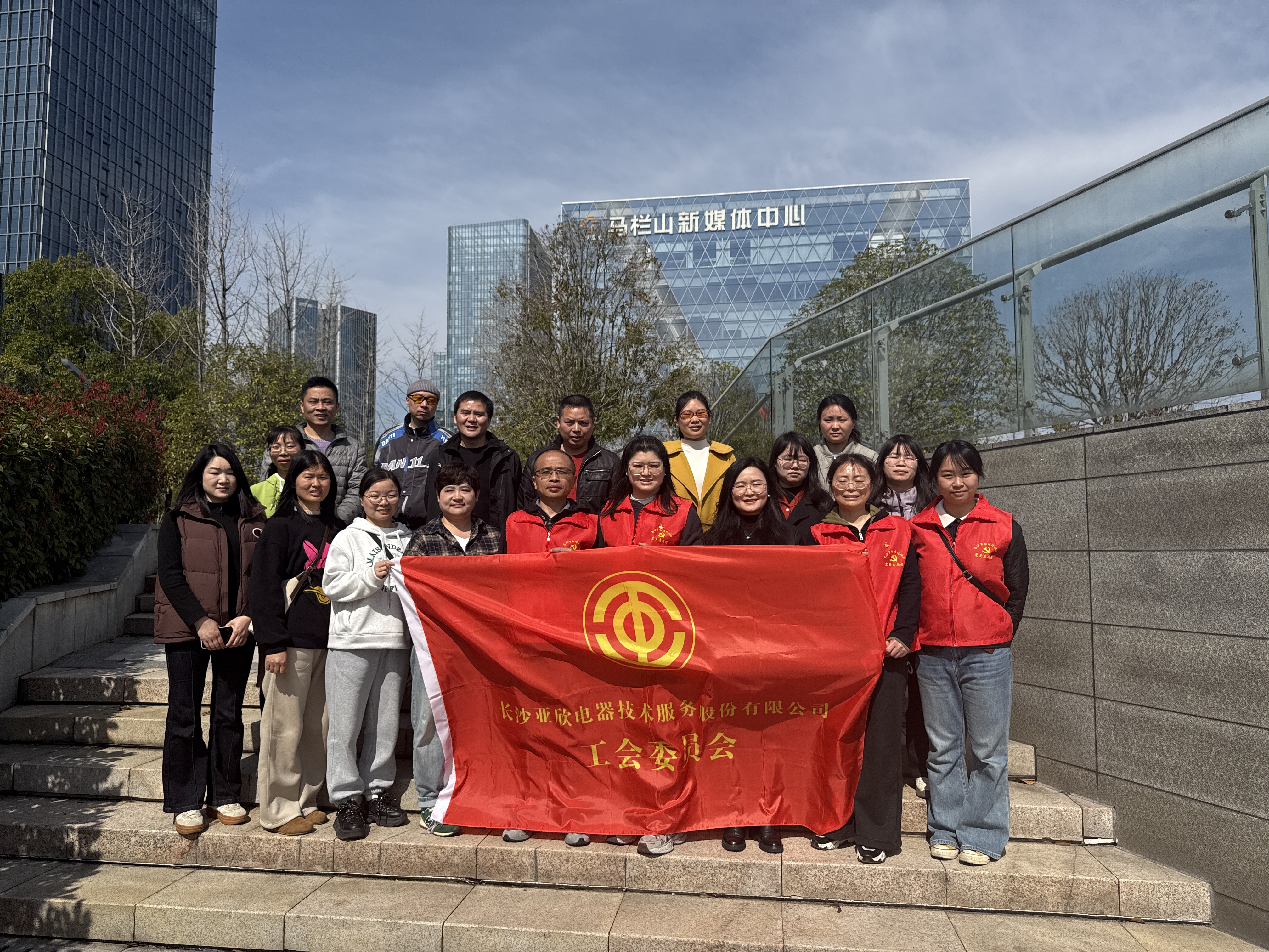 传承雷锋薪火助力绿色环卫——长沙南宫电竞电器积极参加学雷锋公益活动
